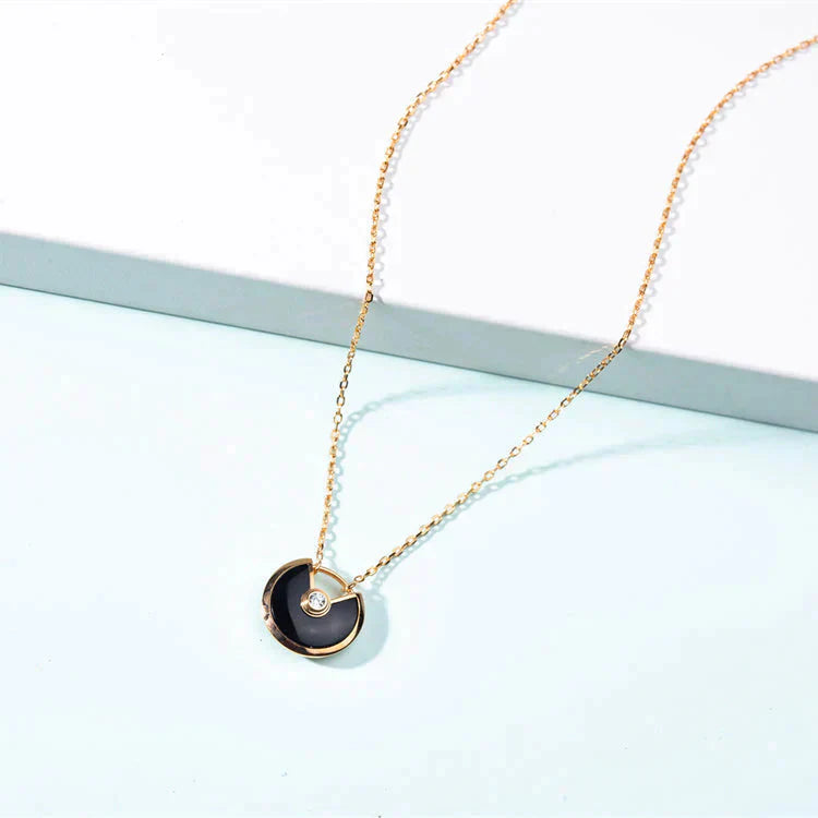[Love Lucky]AMULETTE GOLD CARNELIAN ONYX NECKLACE