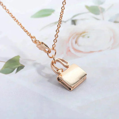 [Love Lucky]AMULETTE PEDANT ROSE GOLD NECKLACE