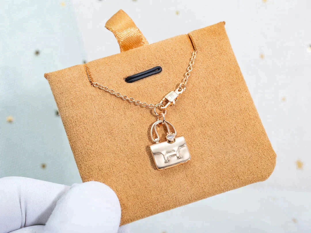 [Love Lucky]AMULETTE PEDANT ROSE GOLD NECKLACE