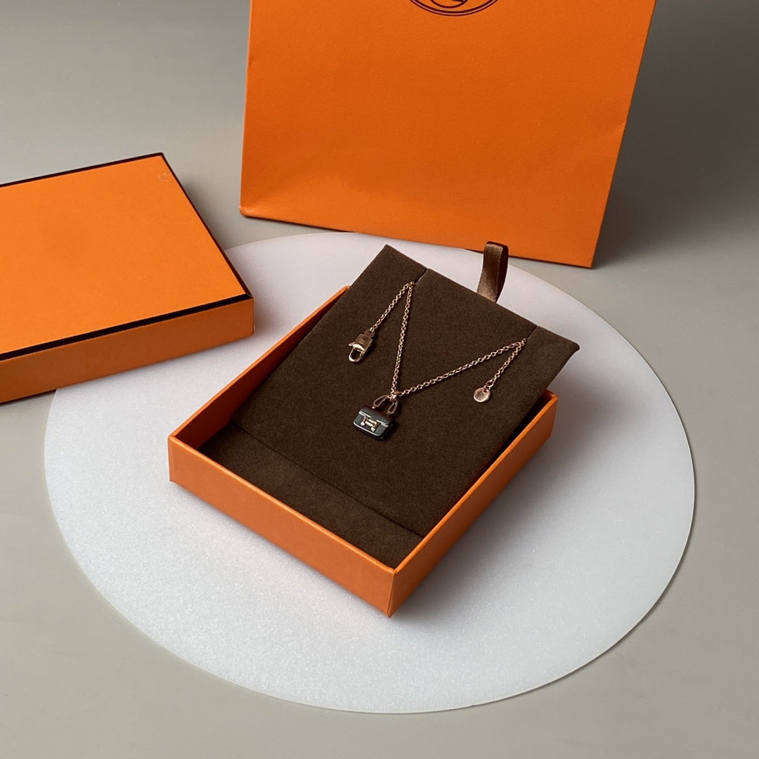 [Love Lucky]CONSTANCE BLACK PEDANT PINK GOLD NECKLACE