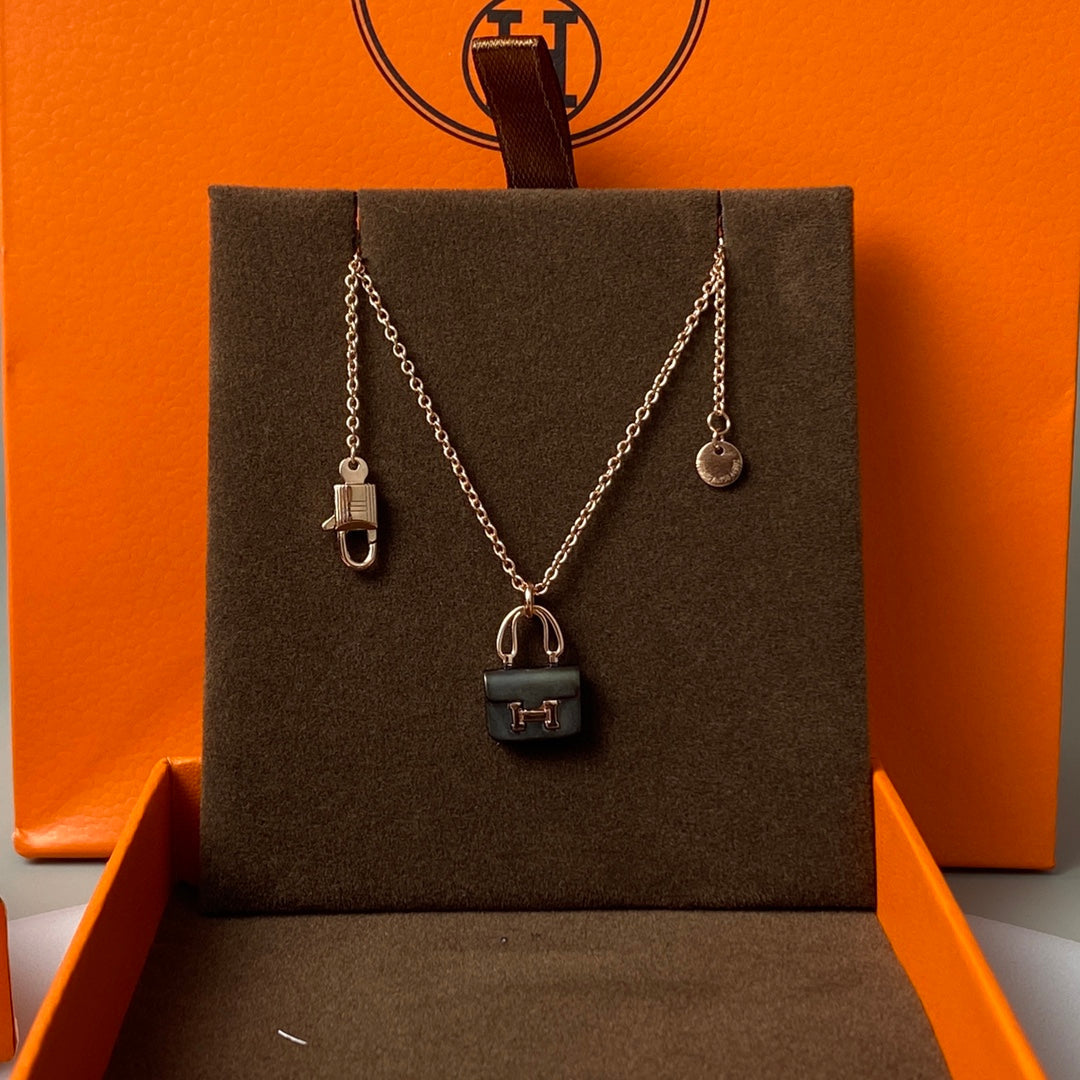 [Love Lucky]CONSTANCE BLACK PEDANT PINK GOLD NECKLACE