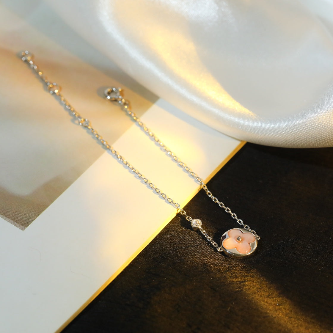 [Love Lucky]SUN MOTIF PINK MOP SILVER BRACELET