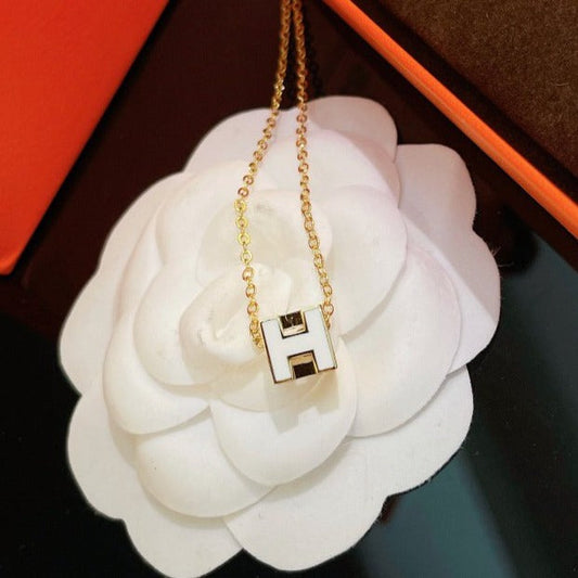 [Love Lucky]H WHITE SQUARE GOLD NECKLACE