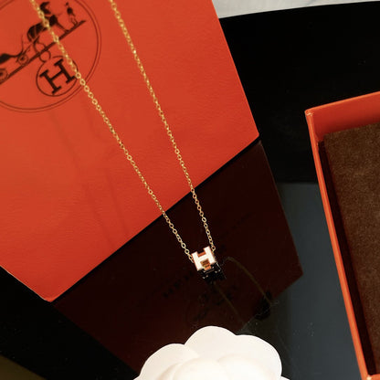 [Love Lucky]H WHITE SQUARE GOLD NECKLACE