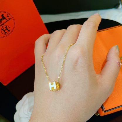 [Love Lucky]H WHITE SQUARE GOLD NECKLACE