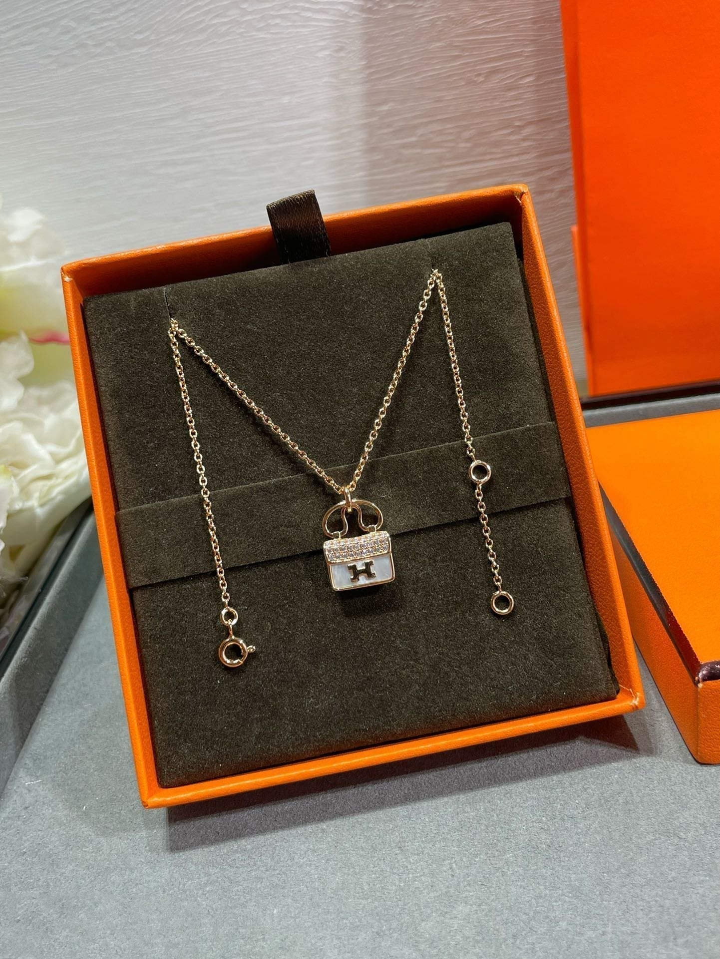 [Love Lucky]H CIRCE MOISSANITE PENDANT NECKLACE GOLD