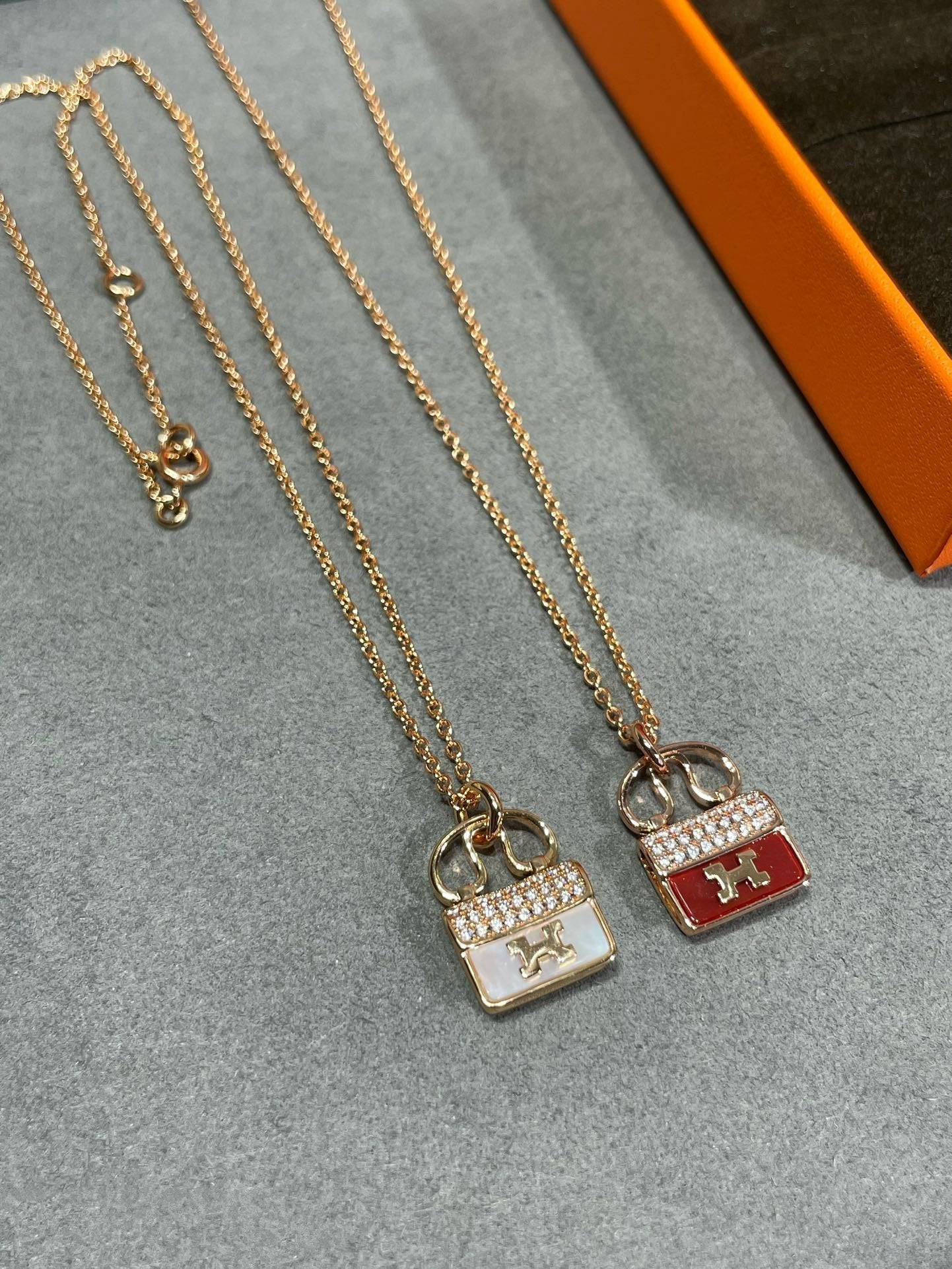 [Love Lucky]H CIRCE MOISSANITE PENDANT NECKLACE GOLD