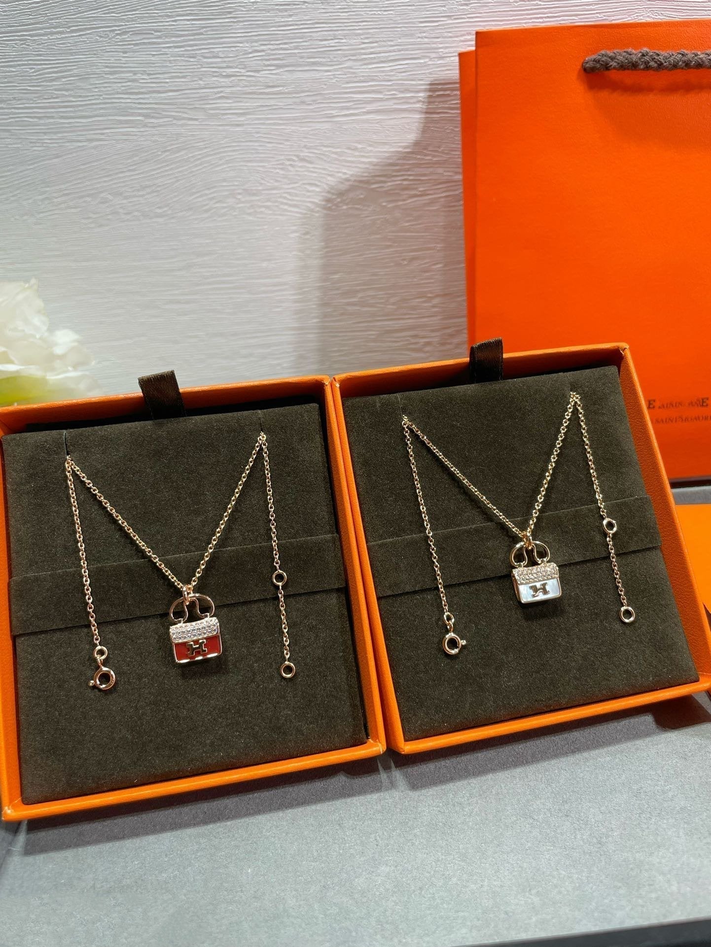 [Love Lucky]H CIRCE MOISSANITE PENDANT NECKLACE GOLD