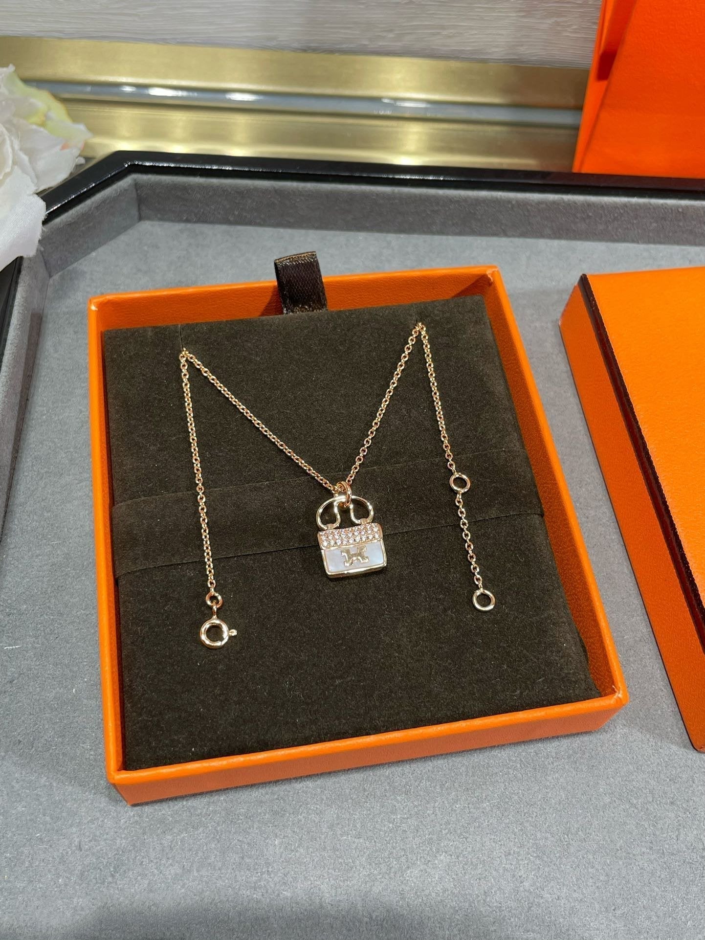 [Love Lucky]H CIRCE MOISSANITE PENDANT NECKLACE GOLD