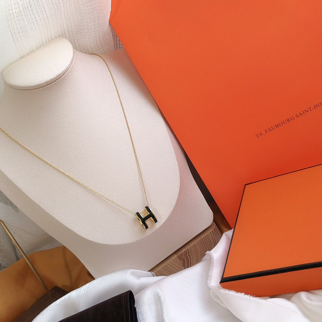[Love Lucky]HM CLIC BLACK ENAMEL GOLD NECKLACE