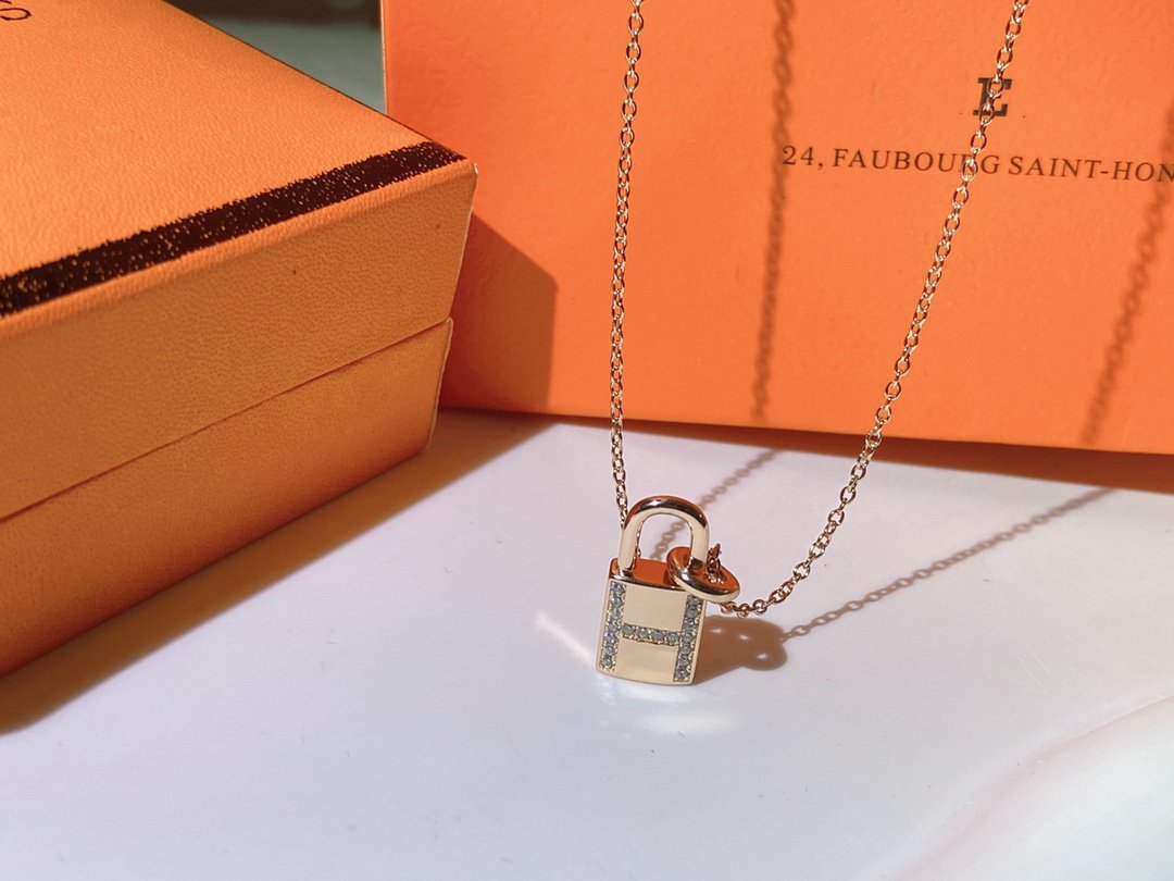 [Love Lucky]HM ADVANCED NICHE LOCK HEAD NECKLACE DIAMONDS