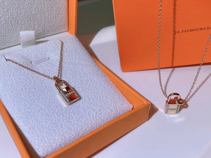 [Love Lucky]HM ADVANCED NICHE LOCK HEAD NECKLACE DIAMONDS