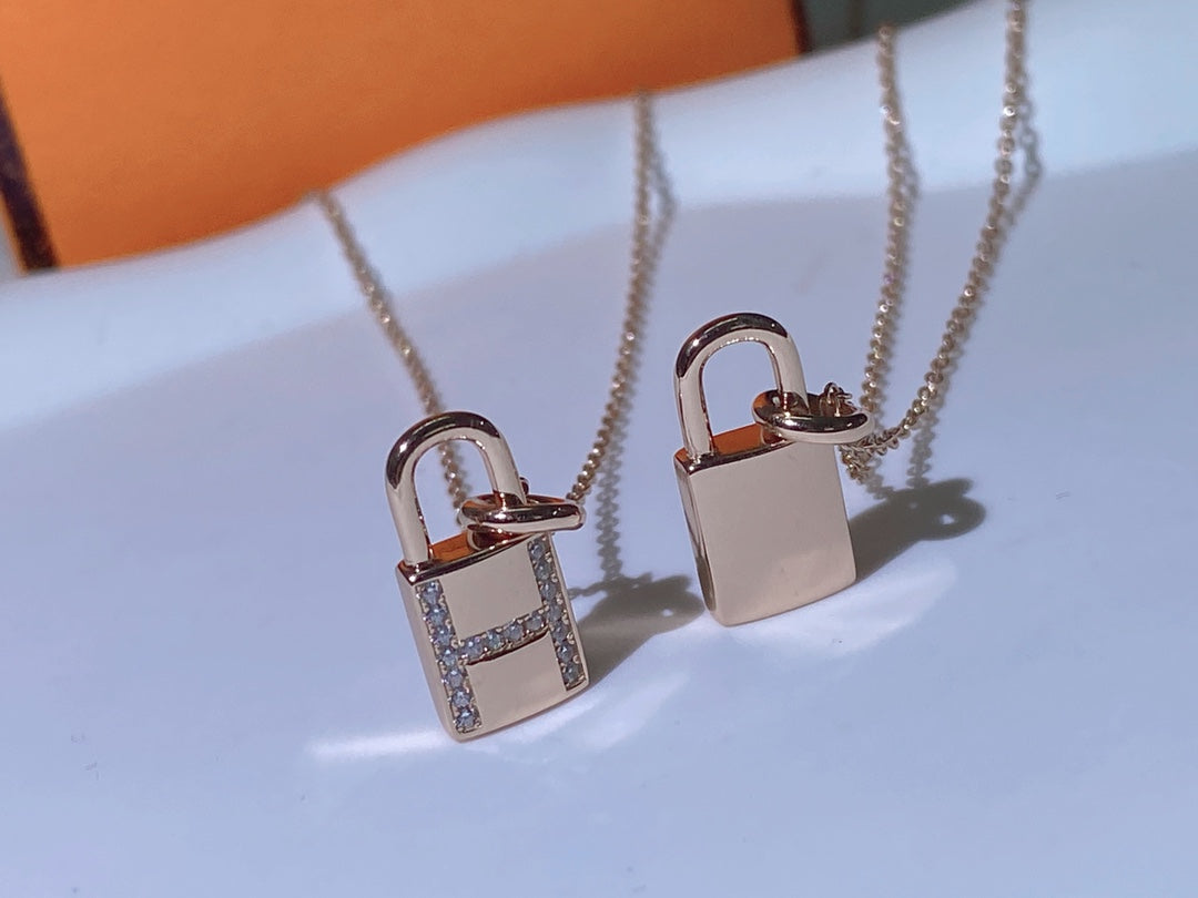 [Love Lucky]HM ADVANCED NICHE LOCK HEAD NECKLACE DIAMONDS