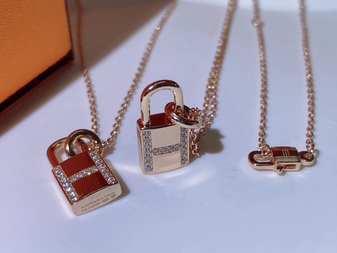 [Love Lucky]HM ADVANCED NICHE LOCK HEAD NECKLACE DIAMONDS