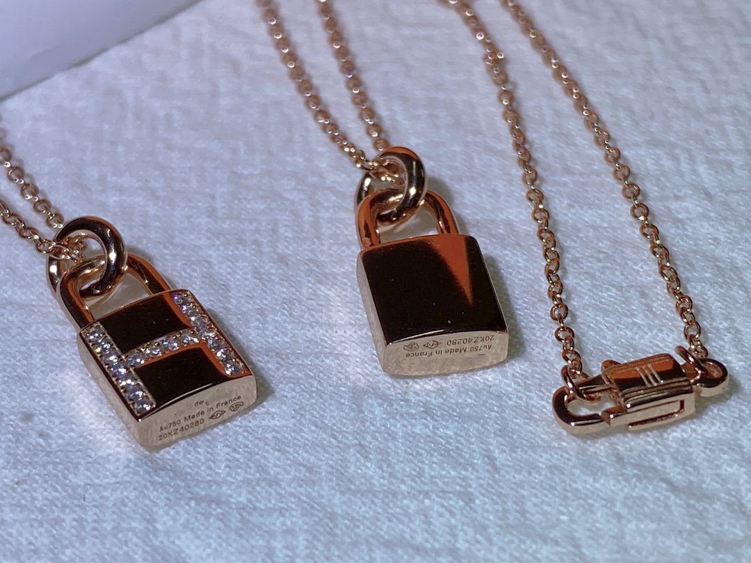 [Love Lucky]HM ADVANCED NICHE LOCK HEAD NECKLACE DIAMONDS